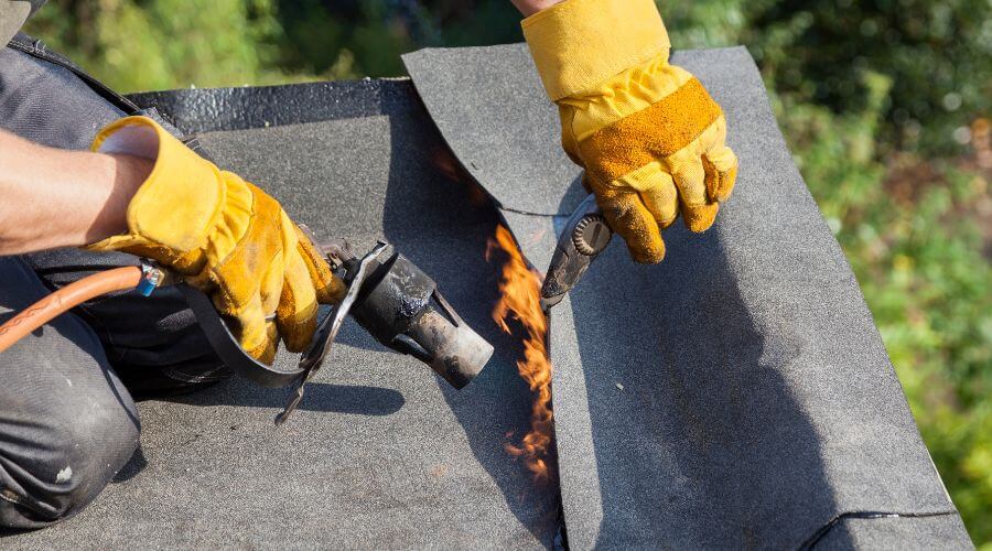Professional gutter cleaning in North Carrollton, MS